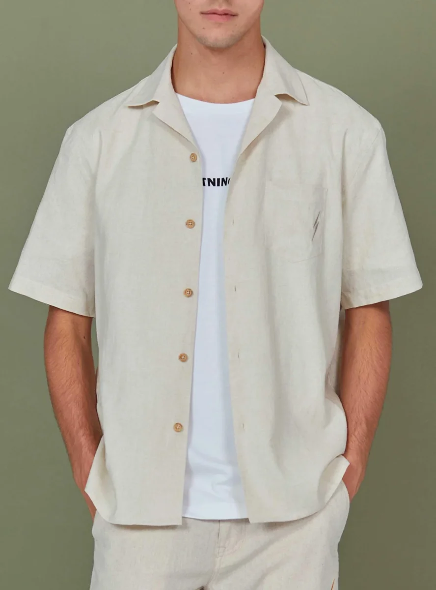 CAMISA DE MANGA CURTA EM LINHO